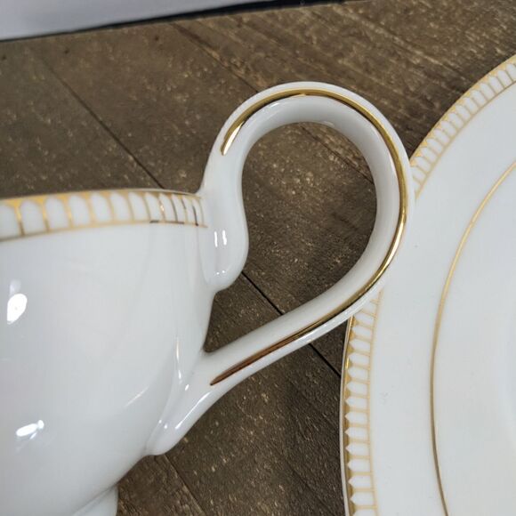 Royal Doulton Paramount Gold 2006 Gravy boat and underplate, gold rim porcelain - Picture 8 of 8